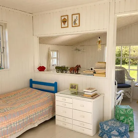 Bohemian Summer Idyll Close To Heatherhill And The Сasa de vacaciones Vejby