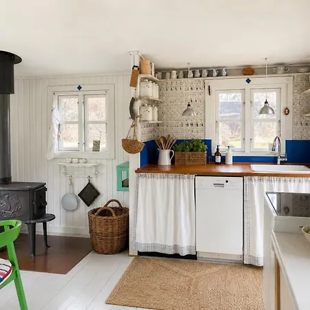 Bohemian Summer Idyll Close To Heatherhill And The
