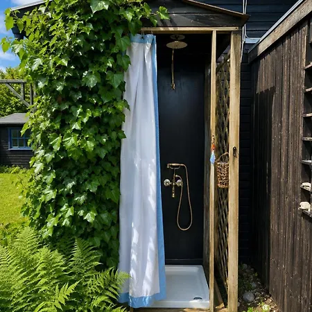 Bohemian Summer Idyll Close To Heatherhill And The